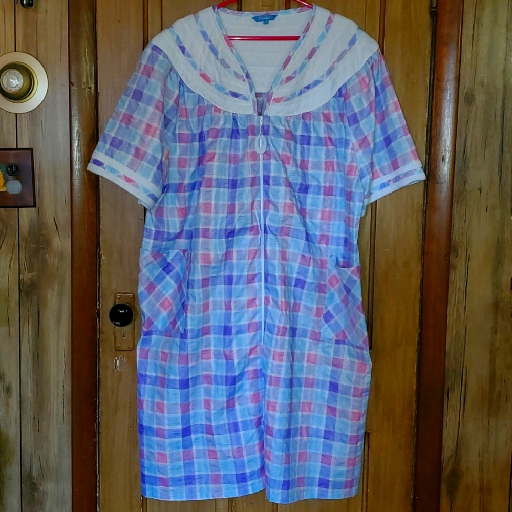 Dream Crest Checkered Pattern Zip Up Night Gown 2X